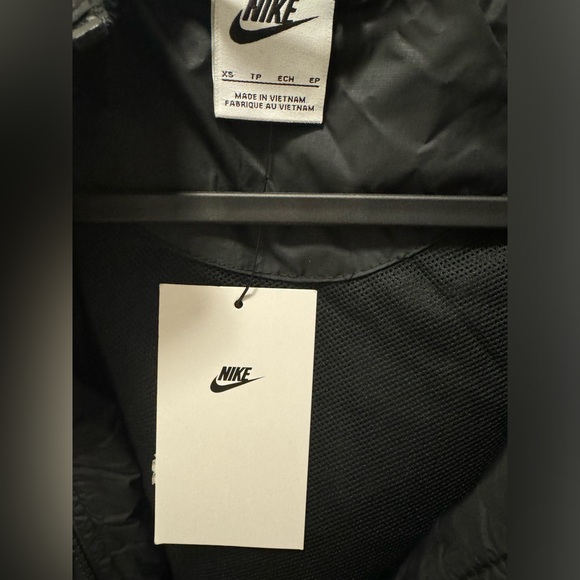 Rainproof Nike jacket - Picture 3 of 4